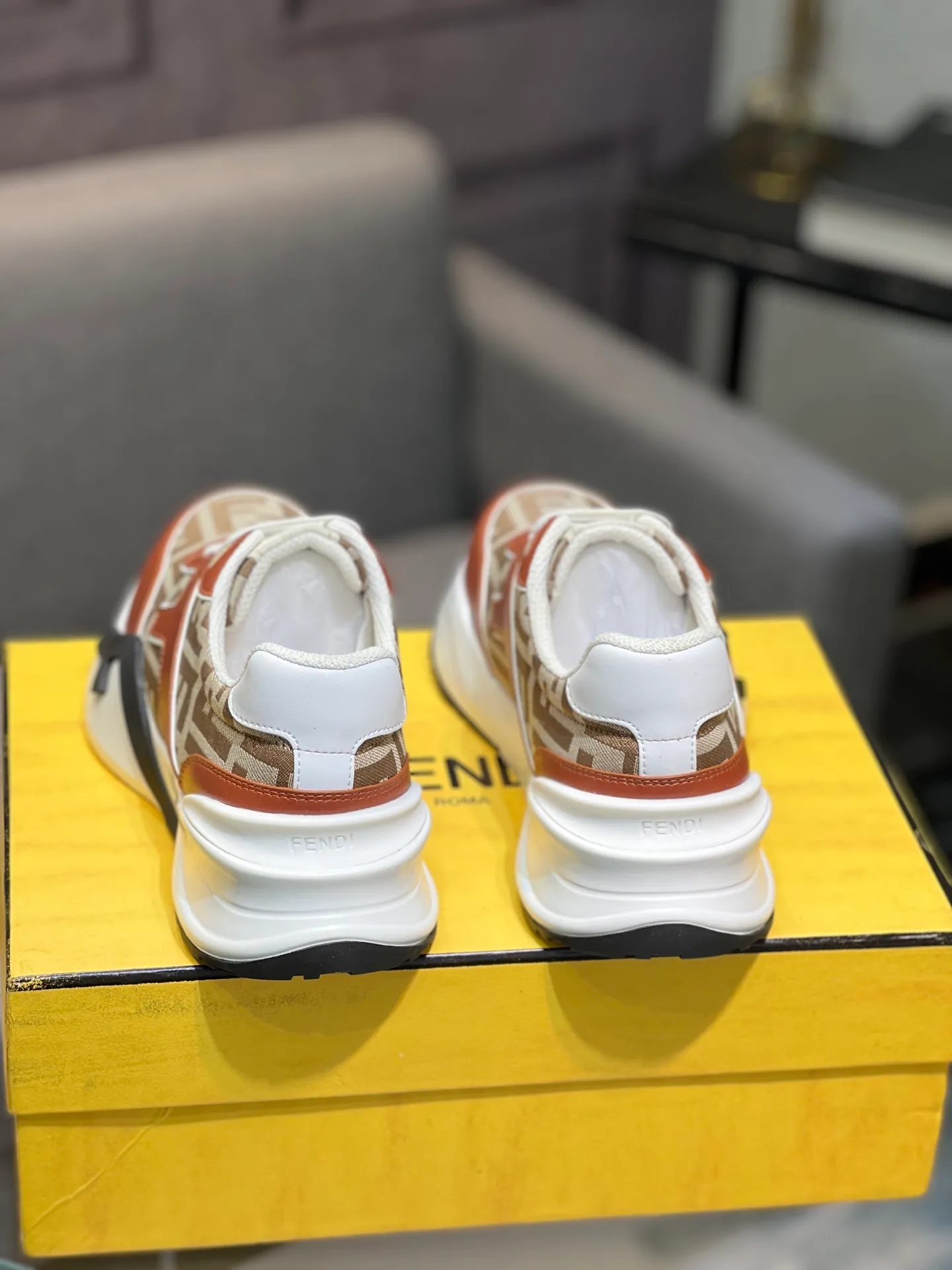 Men's shoes 💰580 FENDI men's fashion casual shoes 👟Hot sale🔥Official website 1:1 replica ⬆️Original quality - Original leather - Original breathable mesh lining Original outsole 1:1 replica, code number 38-44 (45-46 customized)